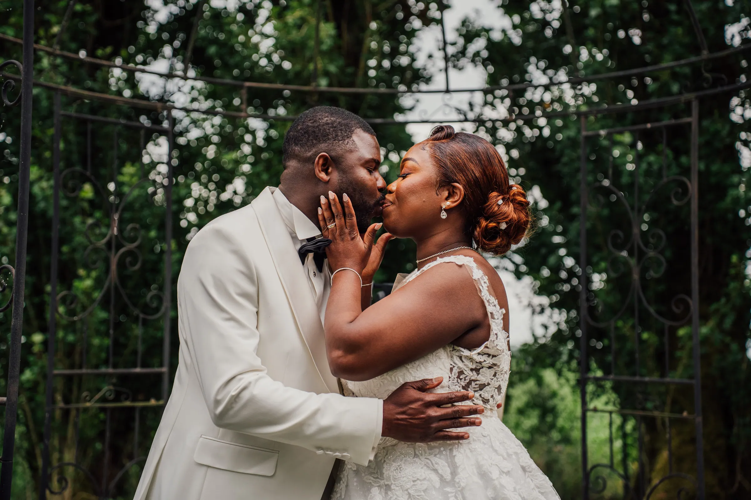 Bela & Jean pendant leur cérémonie de mariage