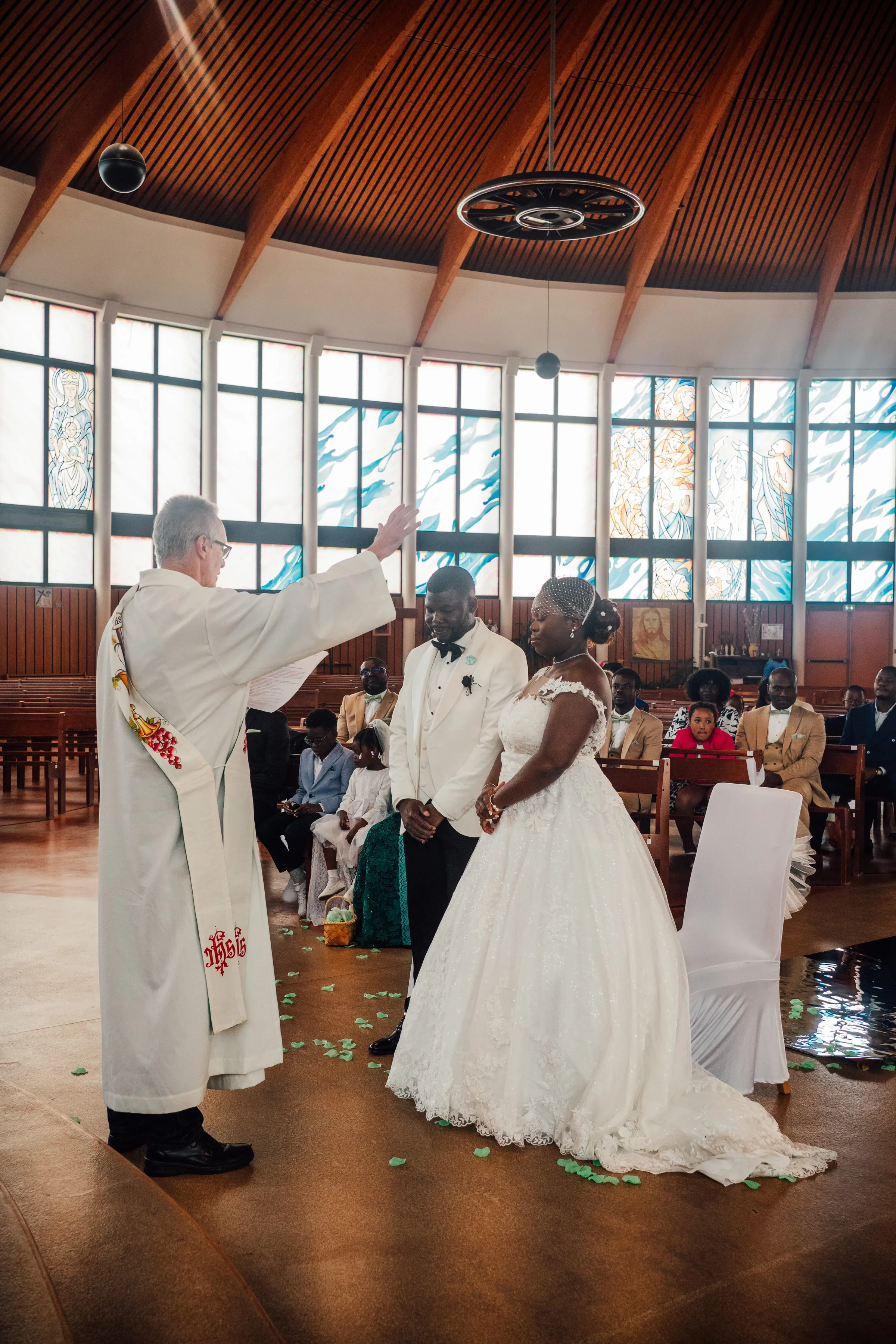 Bela & Jean pendant leur cérémonie de mariage